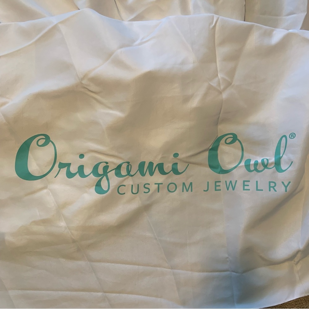 WHITE ORAGAMI OWL 7ft round table cloth